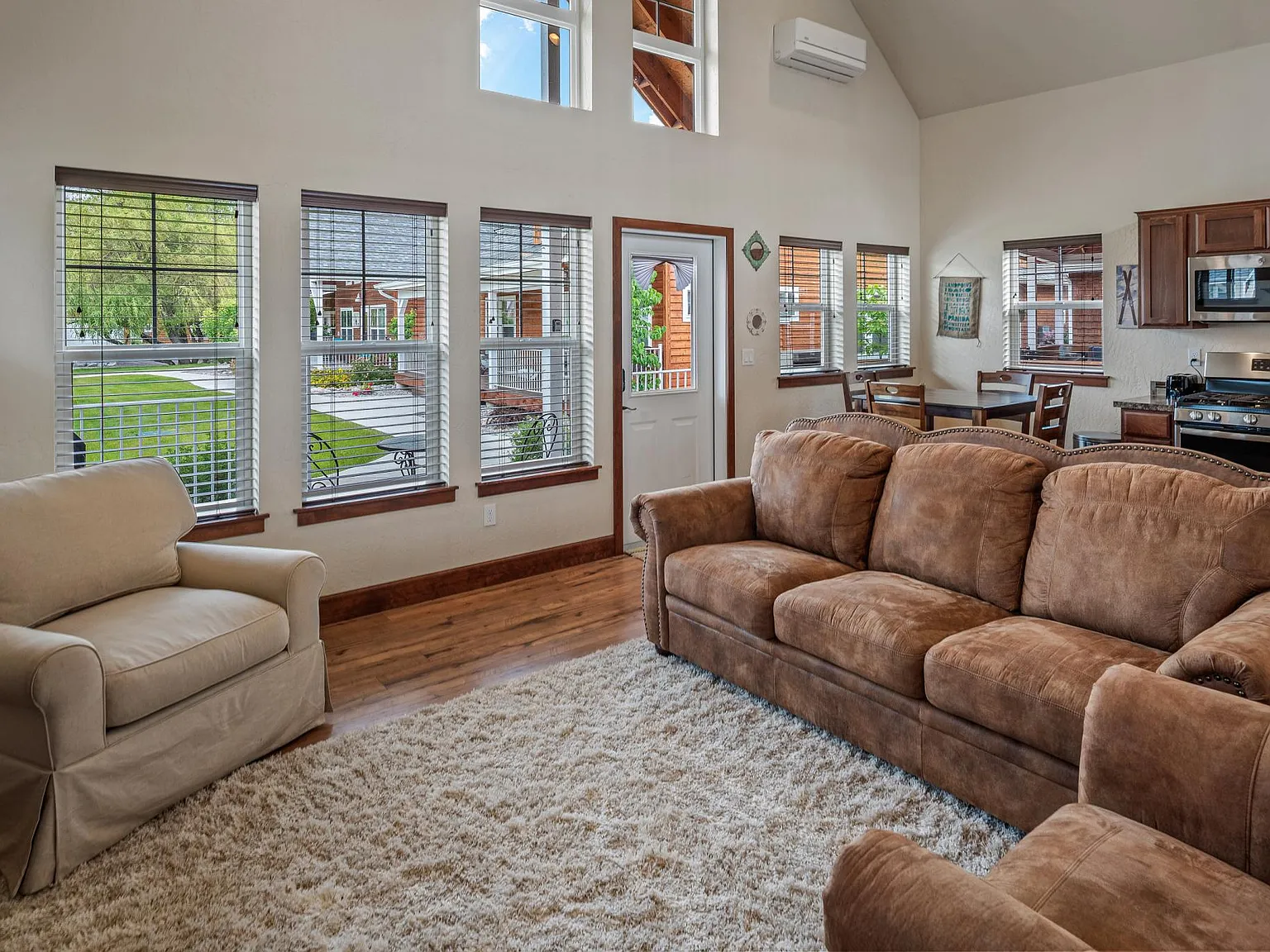 2 bed, 1100 sqft, $2,000 — Photo 2