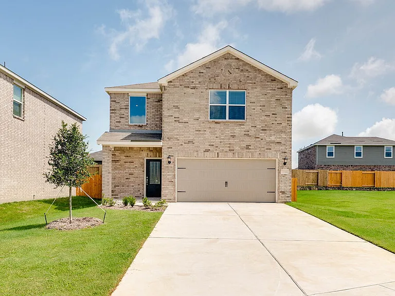 301 Patton Ln — Photo 1