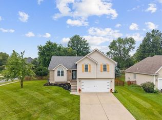1104 Regency Dr, Kearney, MO 64060
