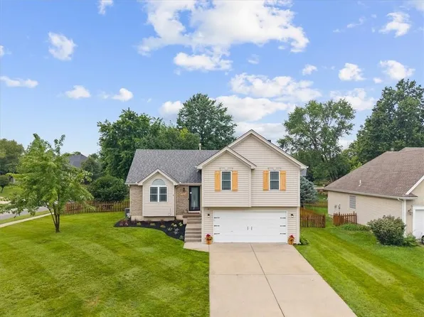 1104 Regency Dr, Kearney, MO 64060