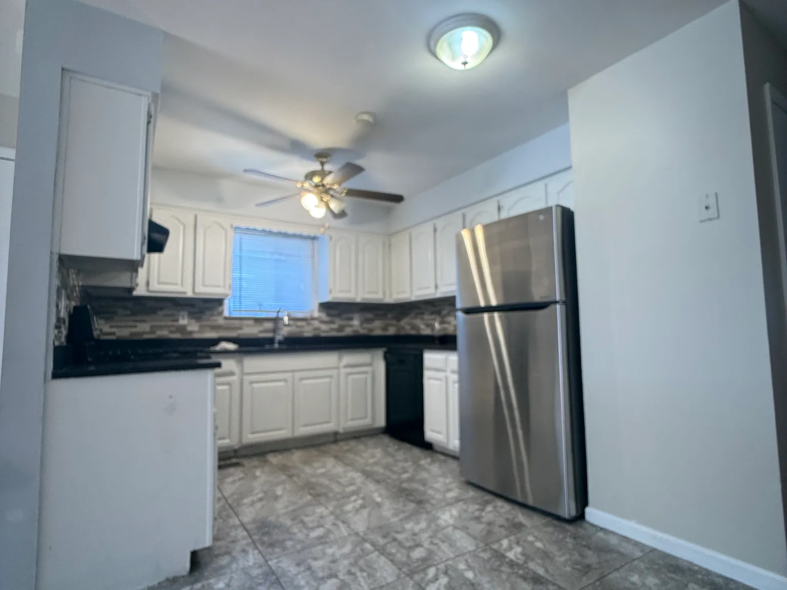 2 bed, 850 sqft, $2,400 — Photo 4