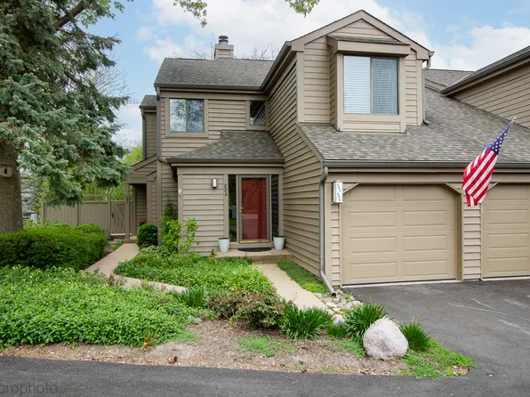 884 Shoreline Rd #884, Lake Barrington, IL 60010