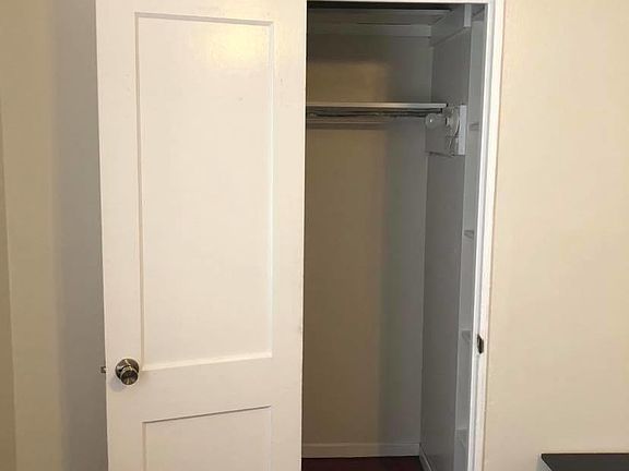 3rd image of 512 Sierra St