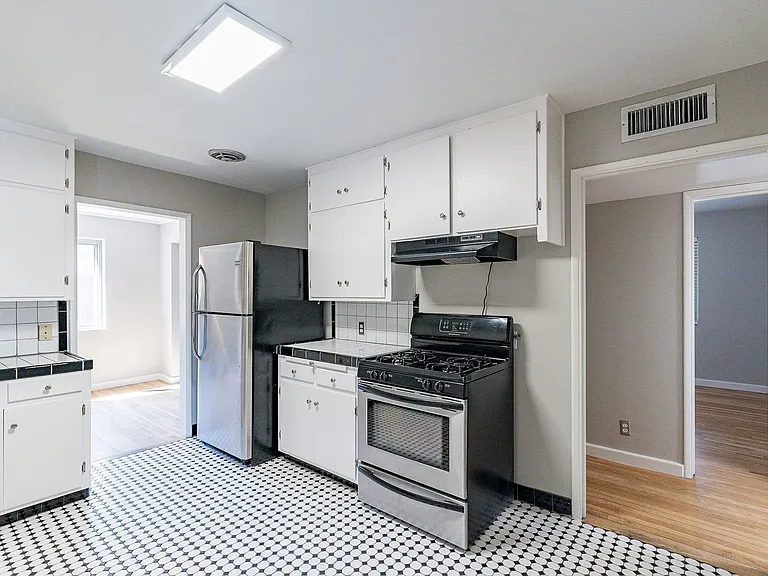 102 N Avenida Carolina — Photo 11