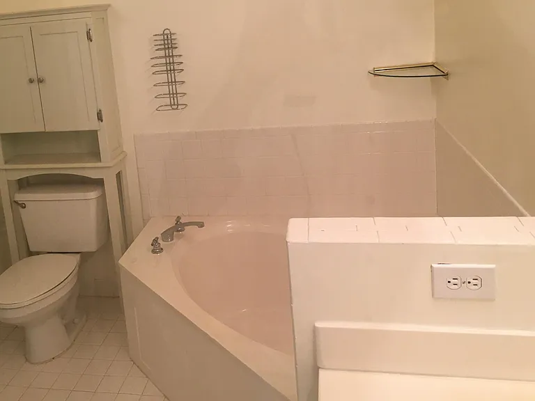 38 Gables Blvd — Photo 14