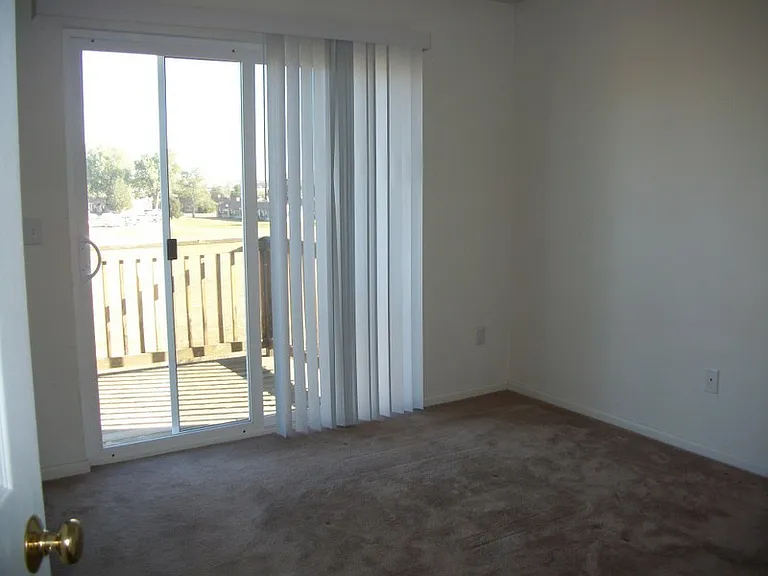 330 Hunters Way — Photo 7