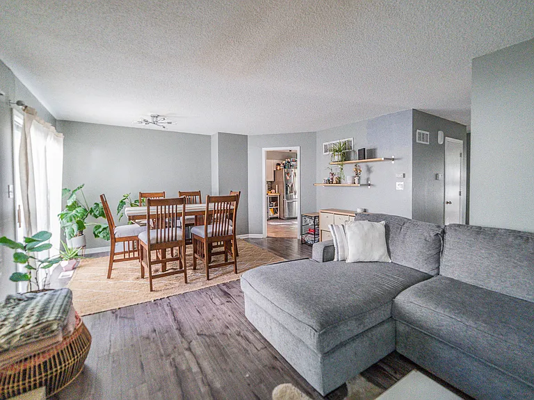 6621 Bradshaw St — Photo 2