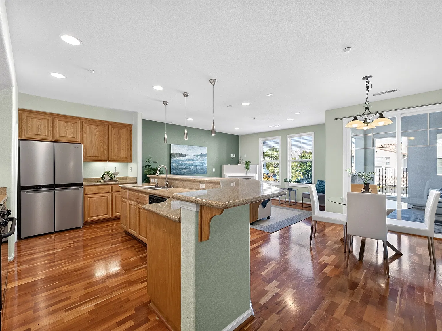 2 bed, 2.5 bath, 1410 sqft, $3,200 — Photo 2