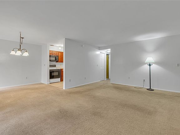 4th image of 61 Darlington Rd APT A18
