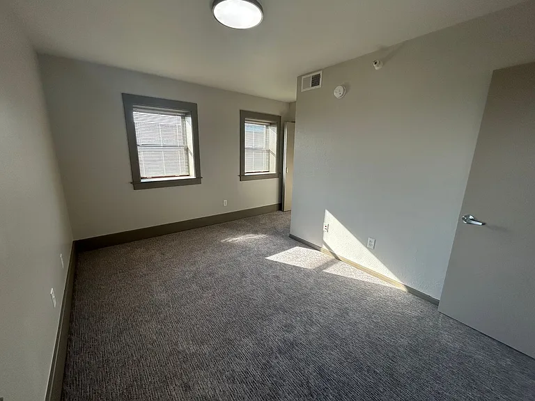 Drake Court — Photo 35