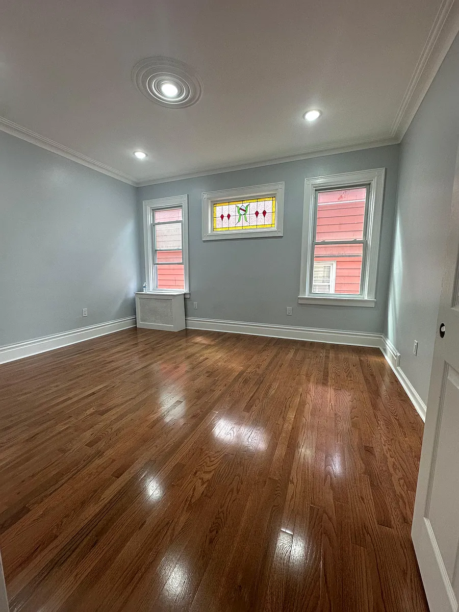 Building Photo - 154 W 33rd St #2