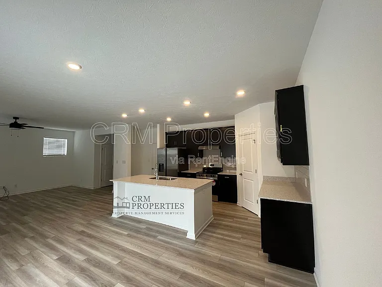 809 Oyster Bay Dr — Photo 5