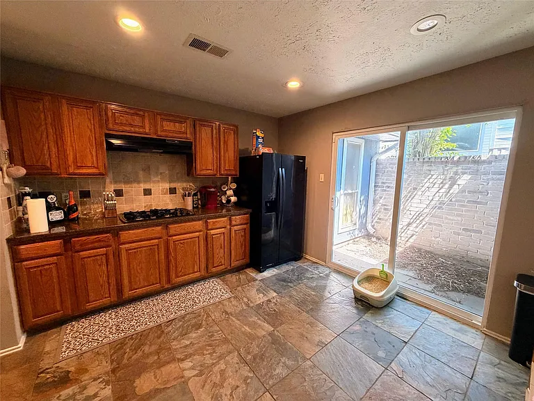 2022 Creek Valley Ln — Photo 11