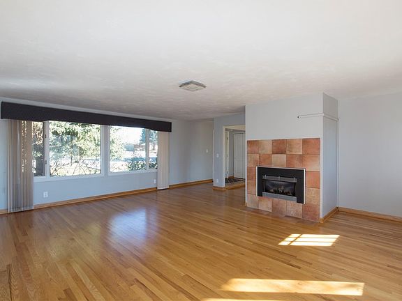 3rd image of 10470 W 74th Pl