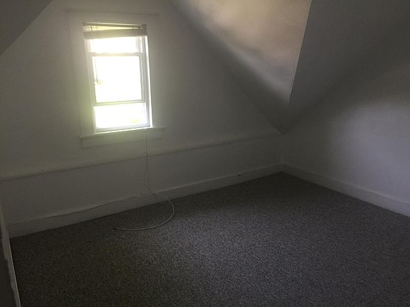 4th image of 12 Forest Ave
