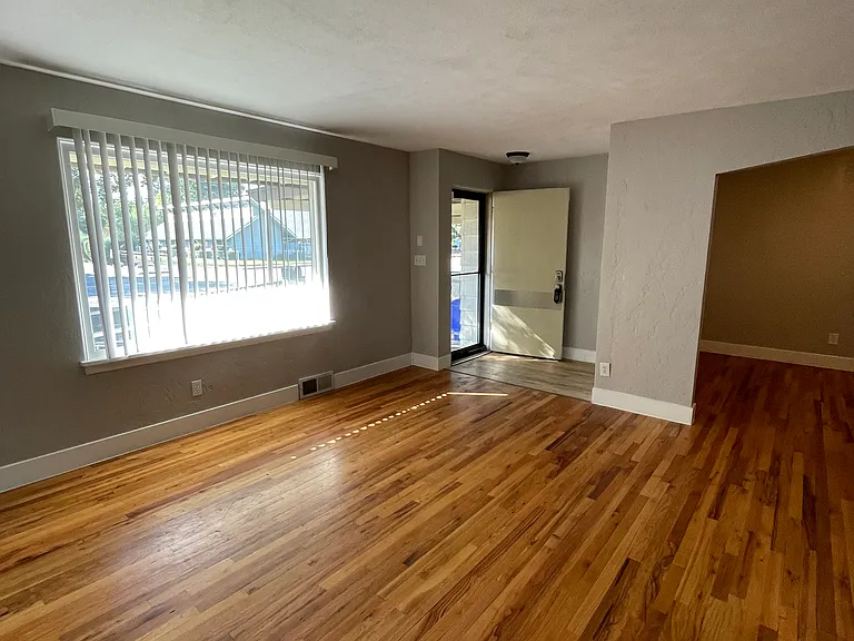 8921 E Broadway Ave — Photo 2