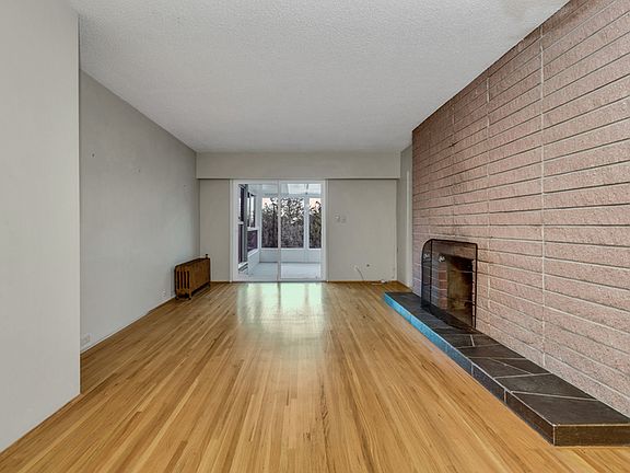 3rd image of 4296 Sophia St