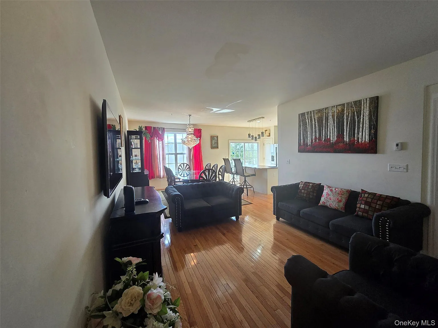 2 bed, 2020 sqft, $3,200 — Photo 3