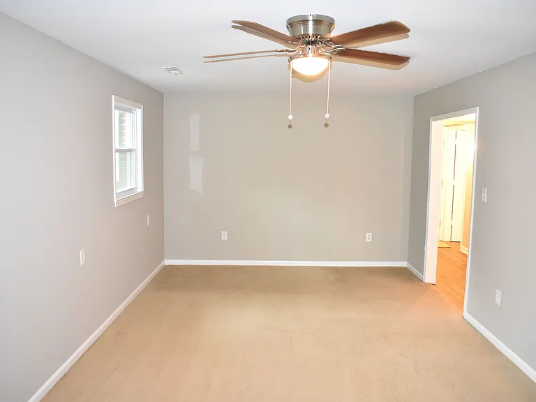 5405 Lee White Ln — Photo 26