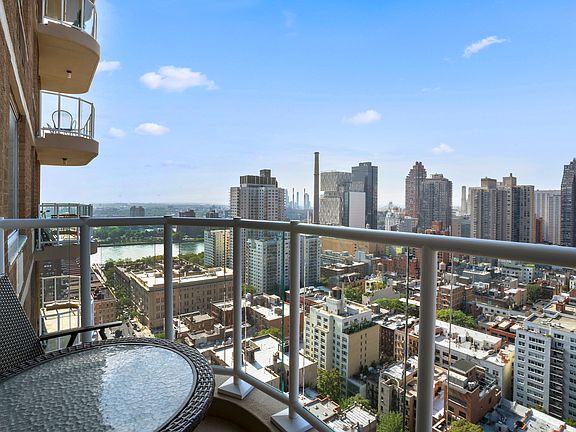 4th image of 404 E 79th St APT 28A