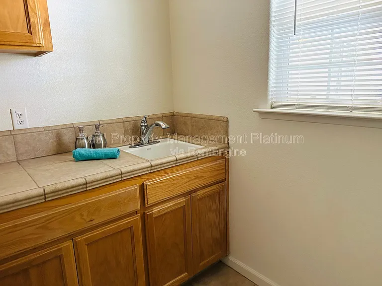 228 River Point — Photo 13