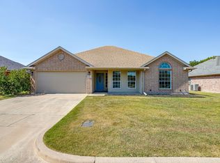214 Rose Ave, Cleburne, TX 76033