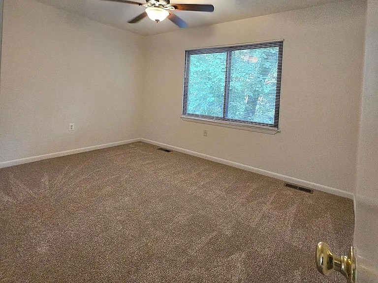 1108 N Rockingham St — Photo 25
