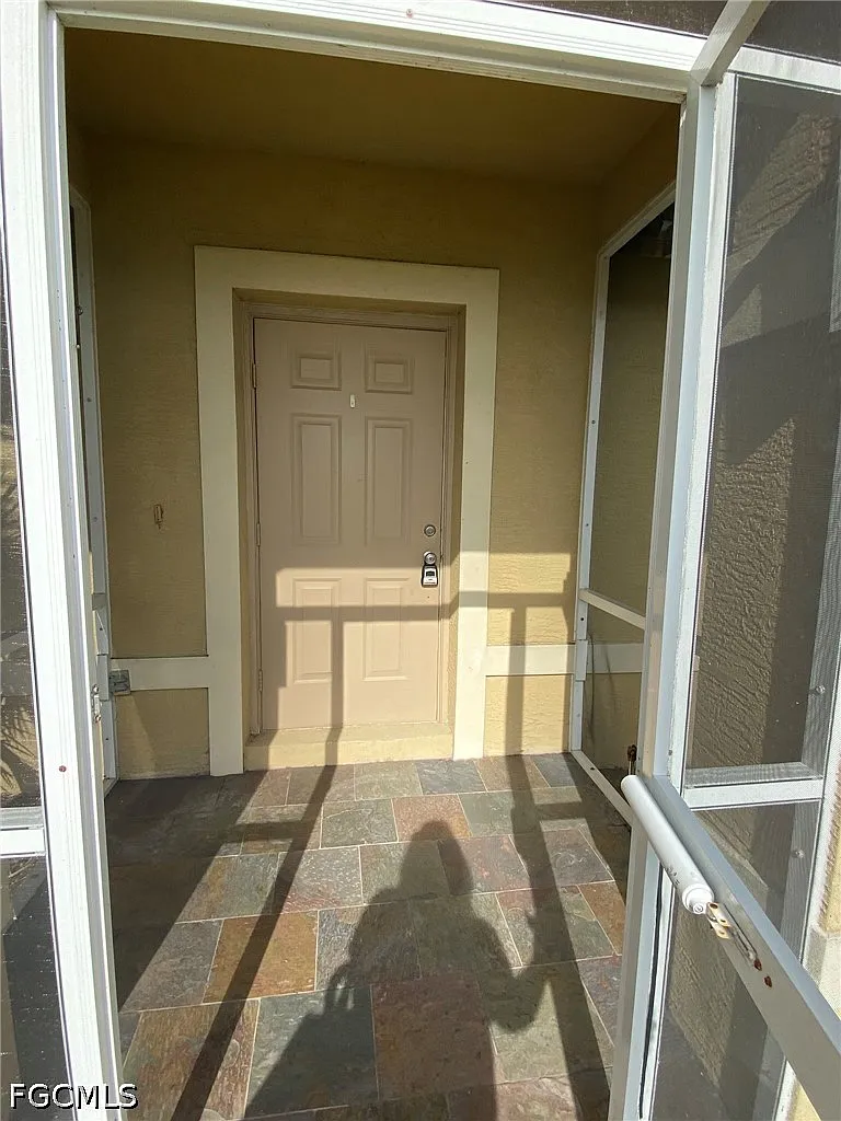 3 bed, 2.0 bath, 1388 sqft, $2,300 — Photo 3
