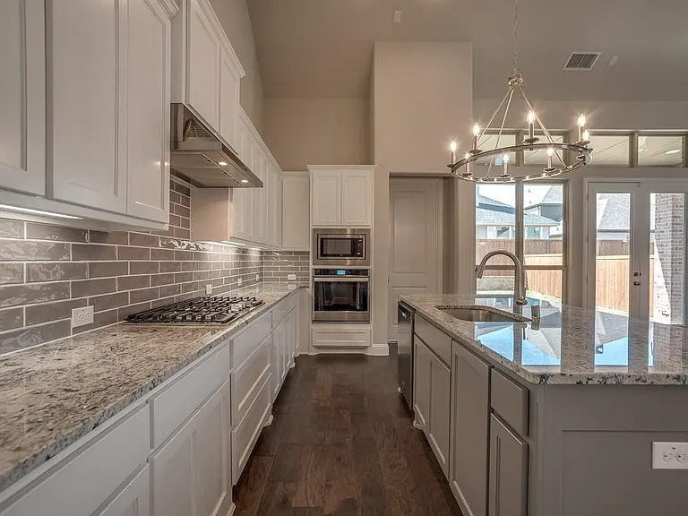 736 Carlisle Dr — Photo 12