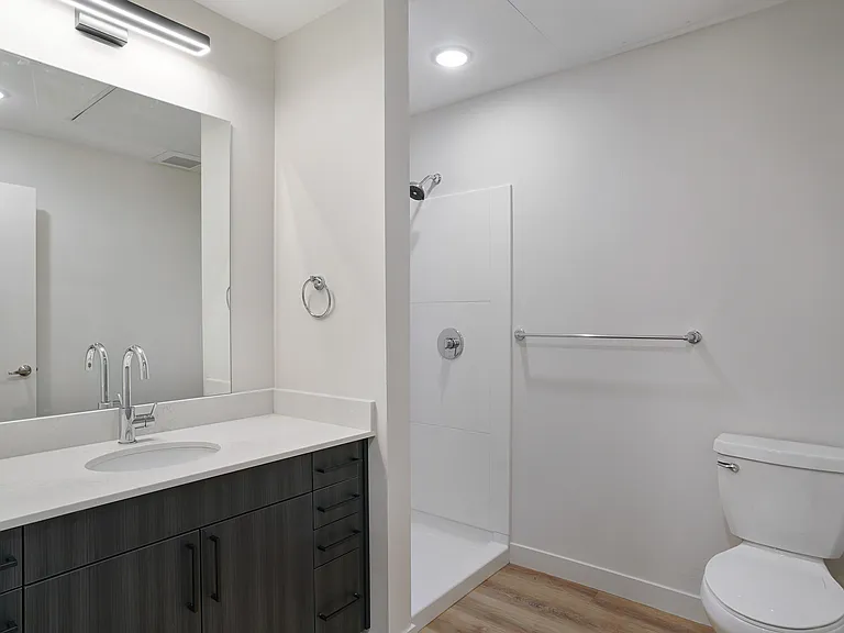 9Ten Apartments — Photo 16