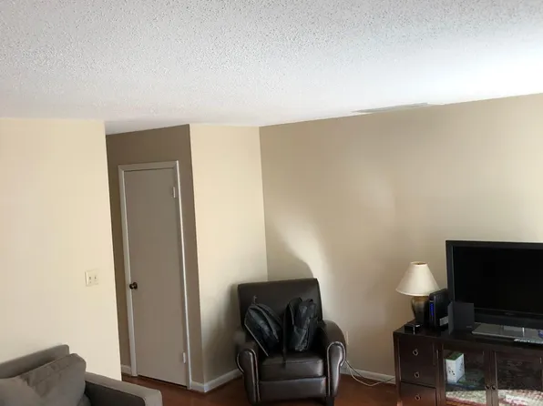 603 Oak Tree Dr, Chapel Hill, NC