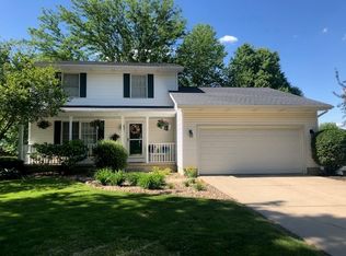 3 Autumn Ct, Bloomington, IL 61701