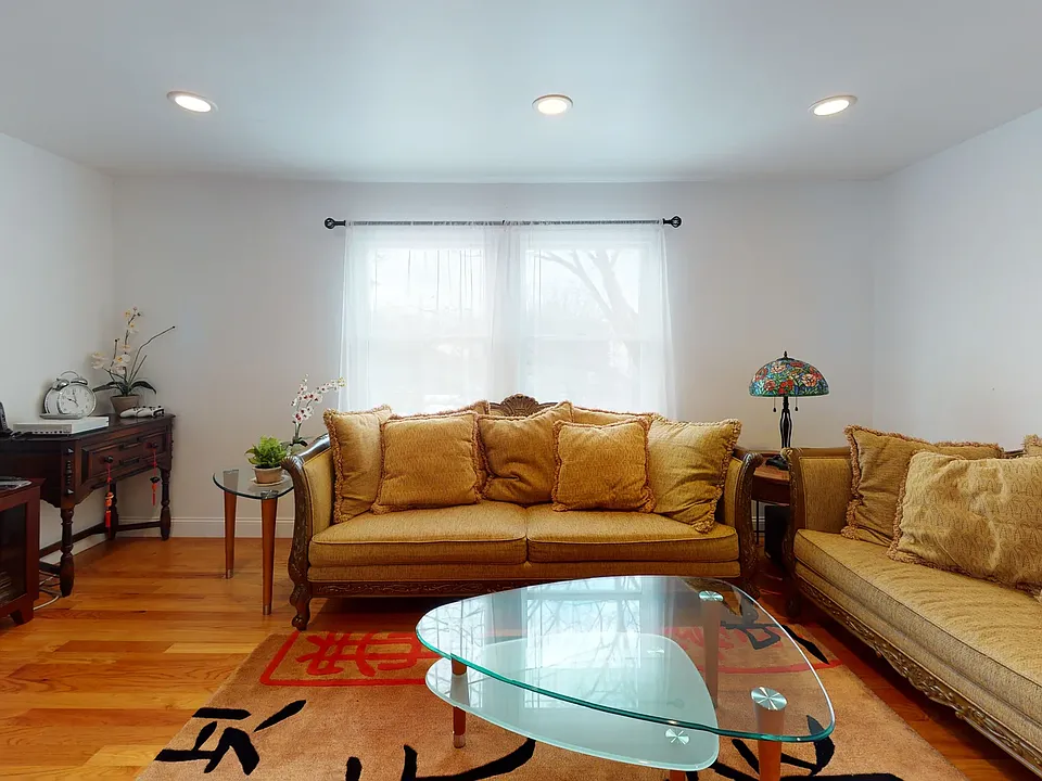 23 Broadlawn Park #24