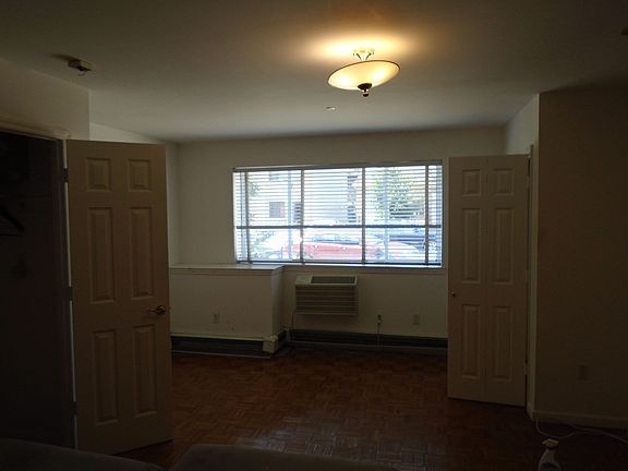 4th image of 3115 30th St APT 1F