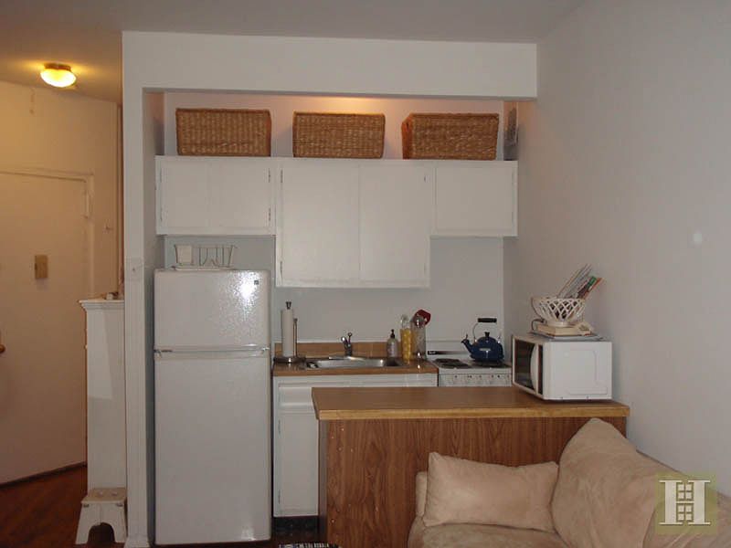2nd image of 158 E 91st St #2E