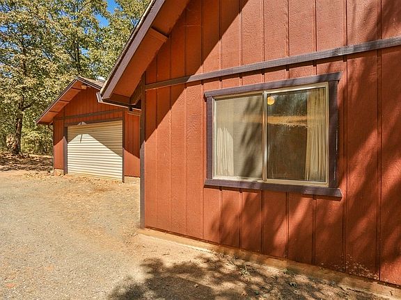 3rd image of 4880 Woodland Dr