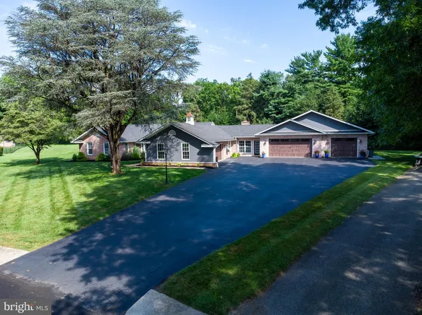 628 Yorkshire Dr, Carlisle, PA 17013