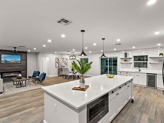 5th image of 1004 Catalpa Ln