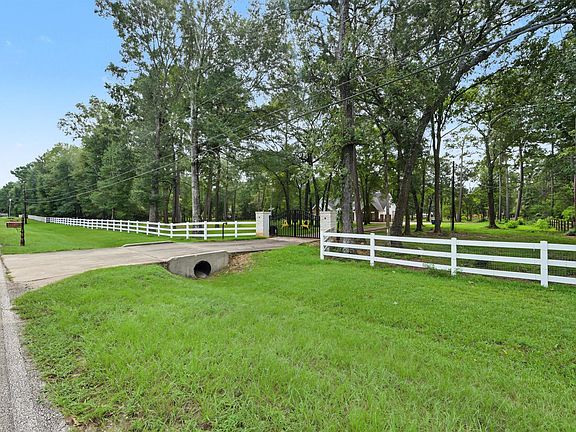 2nd image of 10933 Lake Forest Dr