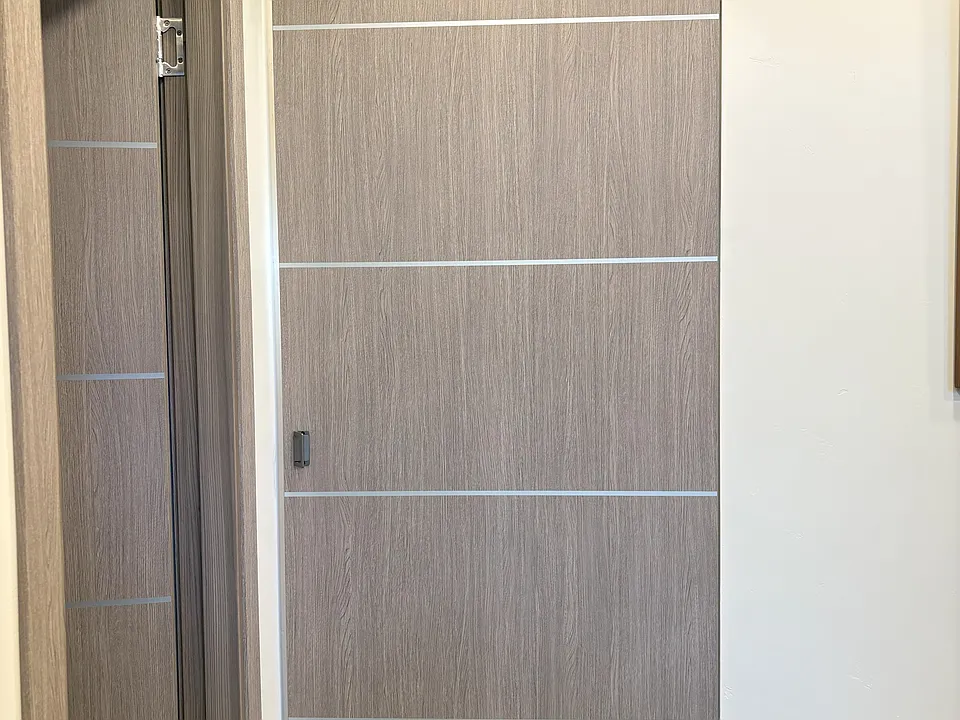 Downstairs entry with closed pivot door