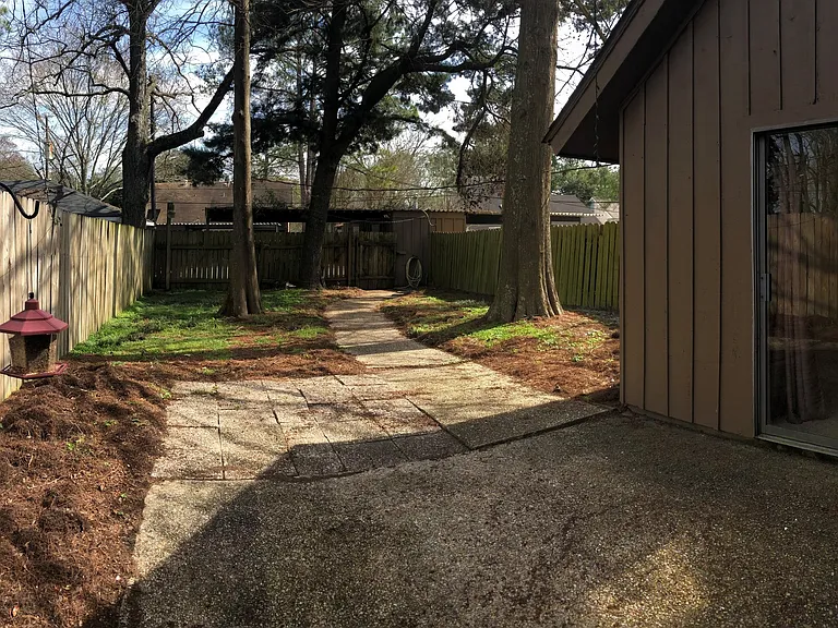1324 Sharlo Ave — Photo 17