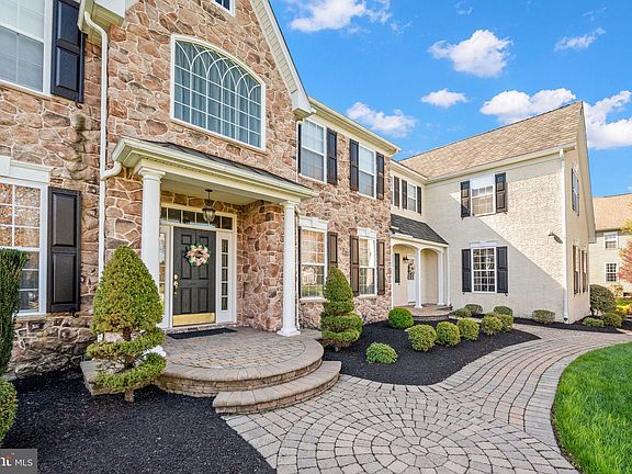 4th image of 3214 Logan Ln