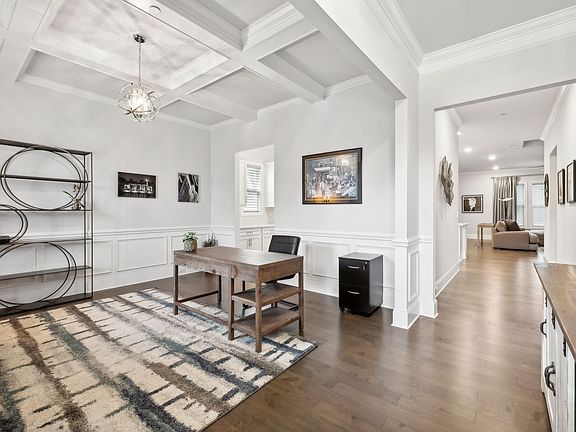 4th image of 2075 Catalina Way