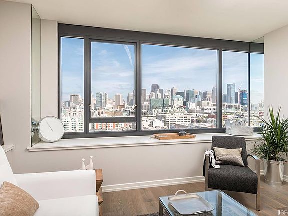 3rd image of 260 King St Unit 1409