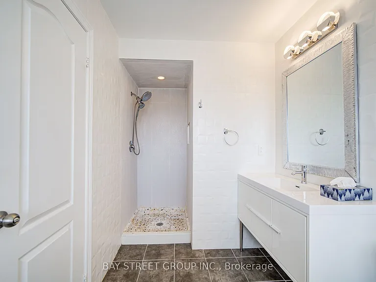 48 Roy Grove Way — Photo 22