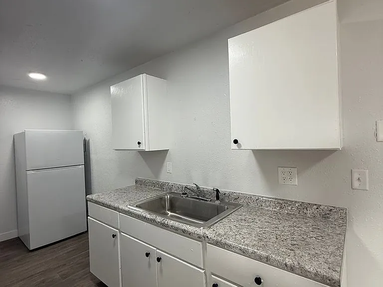 Crossroad Apartments — Photo 8