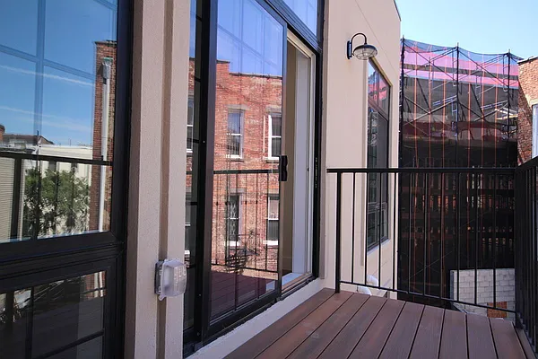 Rented by EXR | media 4