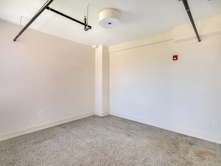 875 Michigan Ave — Photo 82