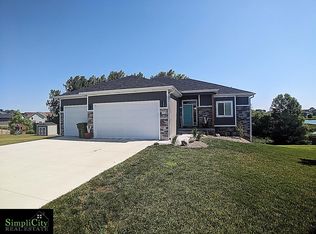 119 Snow Valley Cir, Palmyra, NE 68418