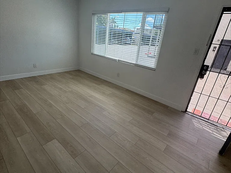 5776 Rostrata Ave — Photo 15
